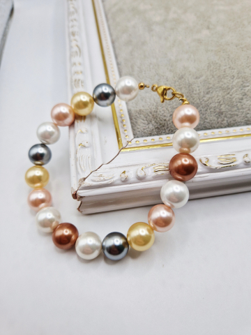 Bratara realizata din Perle tip Mallorca multicolore, nuante de auriu, cu inchizatoare din inox. [1]