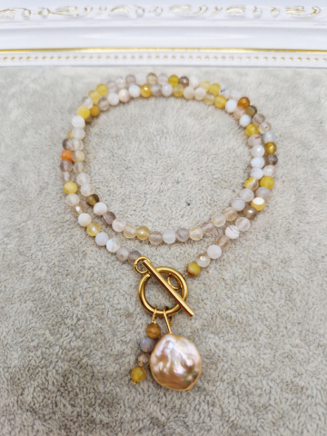 Colier la baza gatului (choker) realizat din agate fatetate minimaliste si perla naturala baroc. Inchidere din otel inoxidabil auriu. [0]