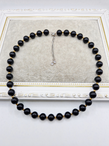 Bijuterii animale - Un elegant colier realizat din Onix negru  de 10mm si inchizatoare reglabila care se potriveste unui catel de talie mare. Lungime 45cm, reglabila.