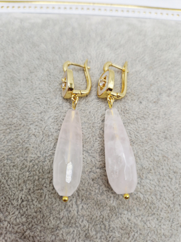 Cercei - Cercei opulenti realizati din picatura de Cuart roz si tortite sidef, placate cu aur.