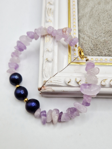 Brățări - Bratara realizata din ametist lavanda si perle negre de cultura (naturale).