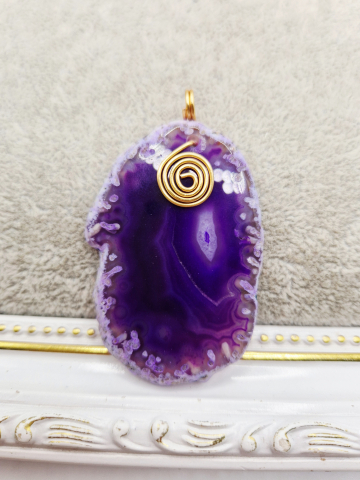 PANDANTIVE - Pandantiv din Agata mov cu anou si orificiu de 5mm.