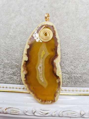 PANDANTIVE - Pandantiv din Agata galbena cu anou si orificiu de 5mm.