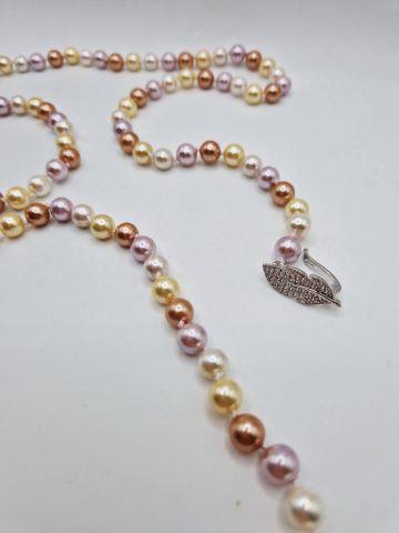 Colier delicat și lung din Perle tip Mallorca auriu. [1]