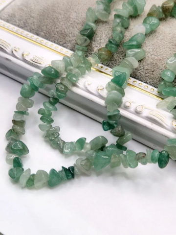 Chipsuri - Aventurin chips mediu, un șirag de 26cm.