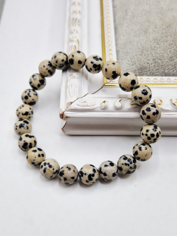 Brățări - Bratara elastica realizata din jasp dalmatian. Lungime 18cm. ​​​​​​​Sfera 8mm.