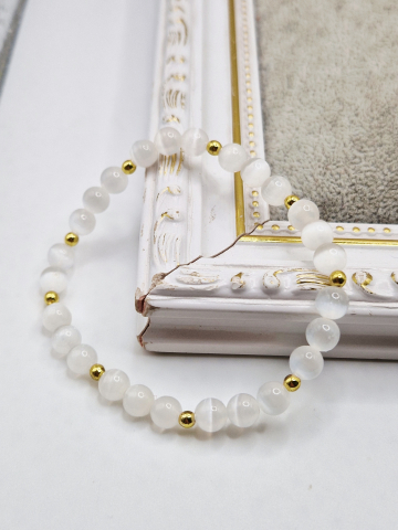 Brățări - Bratara elastica din ochi de pisica alb cu distantiere din hematit auriu.