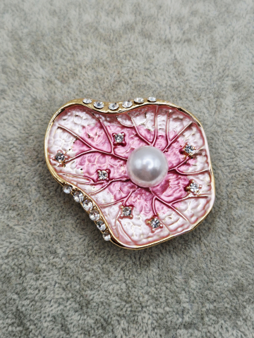 Broșe - Brosa care se prinde cu magnet de haina / bluza / sacou. Dimensiune 4.5cm.