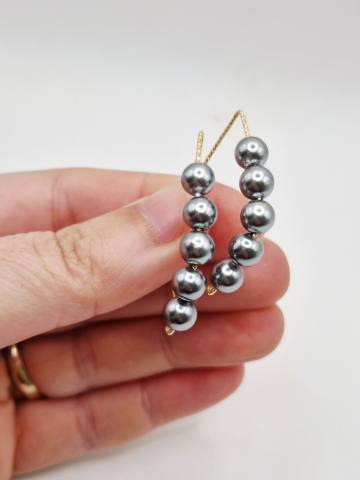 Cercei realizati pe sarma modelatoare placata cu aur 14k, din perle tip Mallorca de 6mm. [2]