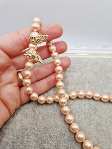 Choker din perle tip Mallorca roz somon si Fluture placat cu aur 18k. Inchizatoare inoxidabila. [2]