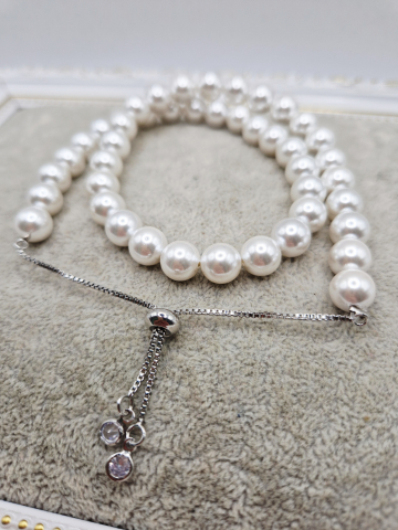 Un elegant colier realizat din Perle tip Mallorca albe de 8mm si inchizatoare reglabila care se potriveste unui catel de talie medie. Lungime 37cm, reglabila. [2]