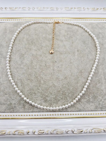 Colier delicat din Perle tip Mallorca de mici dimensiuni și închidere din cupru placat cu aur 14k. [2]