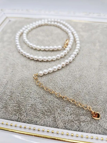 Coliere - Colier delicat din Perle tip Mallorca de mici dimensiuni și închidere din cupru placat cu aur 14k.