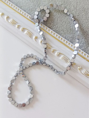 Hematit - Hematit argintiu hexagon 4mm, cod hema1 - 1 buc