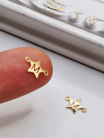 ACCESORII - Link litera M steluta 9x6mm - 1 buc stea