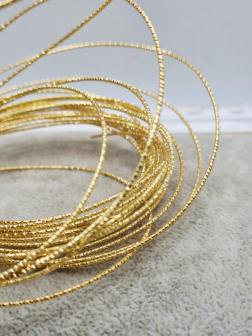 ȘNUR SÂRMA ELASTIC - Sârmă tare/dura de 1mm, răsucită , 10cm - 1 buc Sârmă de cupru placată cu aur.