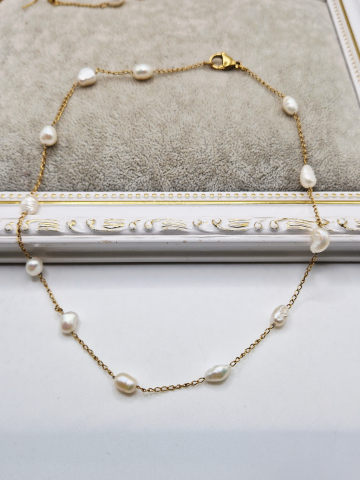 Set alcatuit din colier, bratara si cercei din perle de cultura (naturale) si otel inoxidabil auriu.  Dimensiune perla 9x7mm. [3]