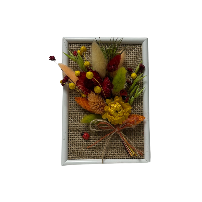 Mărțișor handmade cu flori uscate și buburuze norocoase [2]