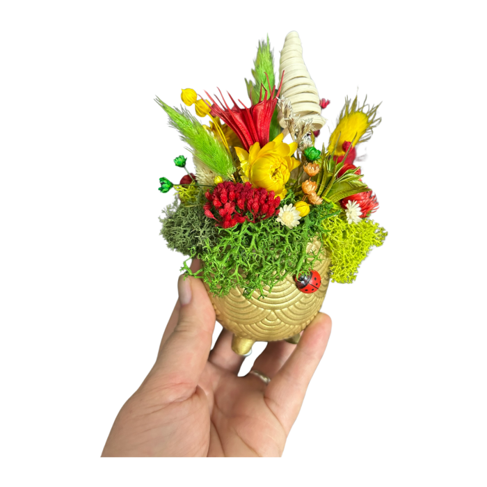 Comoara Primăverii – Mini Aranjament Floral în Vas Auriu [2]