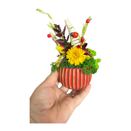 Căsuța Norocului – Mini Aranjament Floral în Vas Rustic [1]