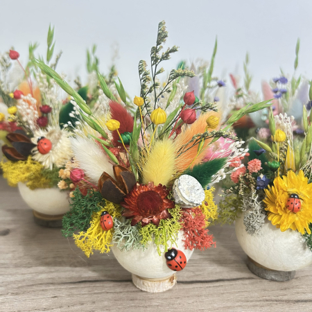 Mărțișor decorativ handmade PetalCraft din bell cup cu flori de paie și licheni stabilizați [4]