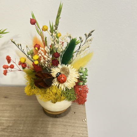 Mărțișor decorativ handmade PetalCraft din bell cup cu flori de paie și licheni stabilizați [9]