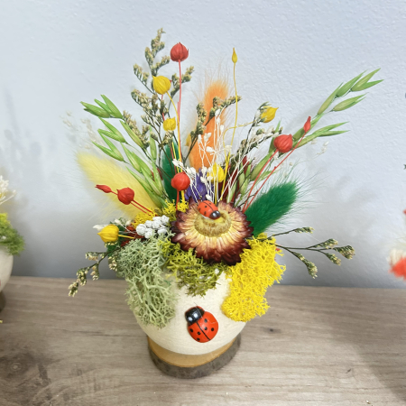 Mărțișor decorativ handmade PetalCraft din bell cup cu flori de paie și licheni stabilizați [8]