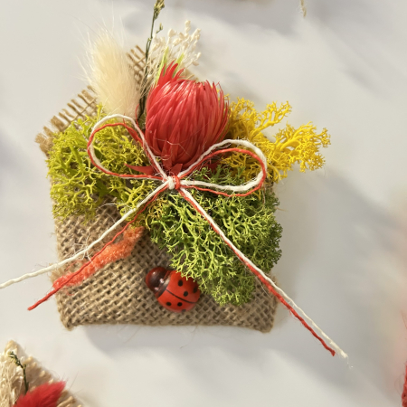 Mărțișor decorativ magnetic cu licheni, flori de paie și plante uscate – PetalCraft [3]