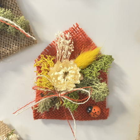 Mărțișor decorativ magnetic cu licheni, flori de paie și plante uscate – PetalCraft [4]
