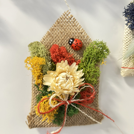 Mărțișor decorativ magnetic cu licheni stabilizați și flori de paie – PetalCraft [2]