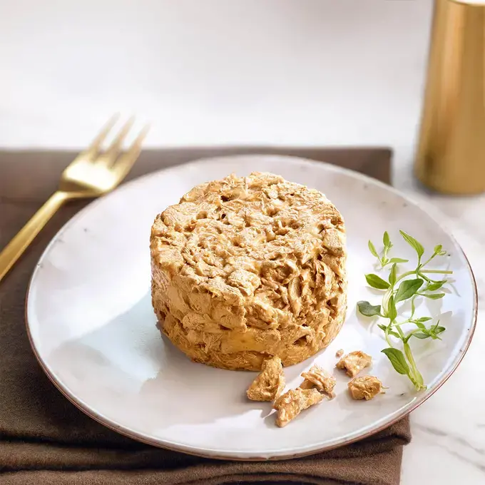 Gourmet Gold Savoury Cake Pui și Morcov 85g – hrană umedă pentru pisici [1]