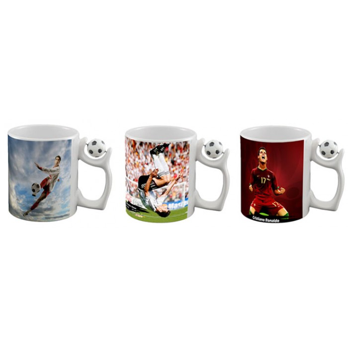 Cană albă personalizată cu mânecă minge fotbal [2]