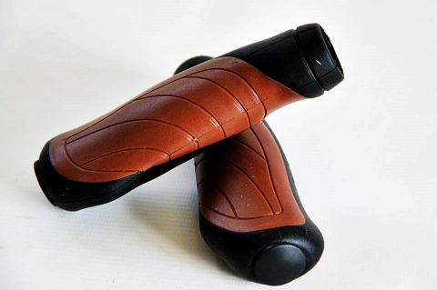 Accesorii-Design-Ornament - Set 2 mansoane bicicleta D2-TC-G142, culoare negru/maro, lungime 135mm