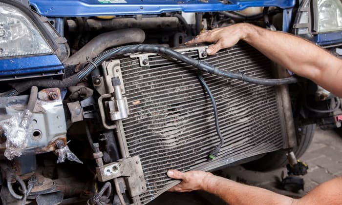 Condensator AC Auto – Ce Este, Simptome Defecțiune și Cum Alegi Corect