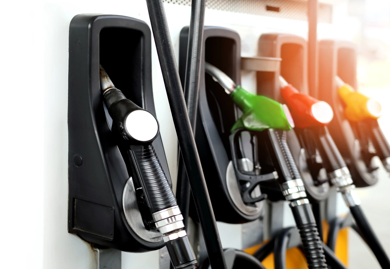 Diesel vs. Benzină: Care sunt diferențele esențiale?