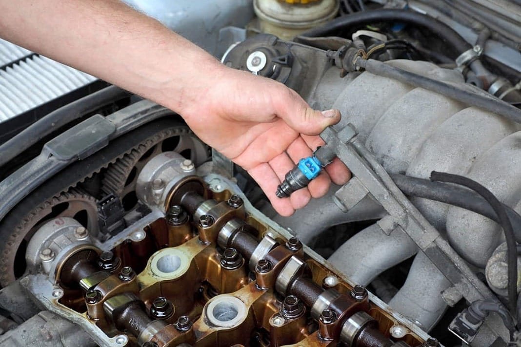 Injectoare auto – ghid complet: tipuri, simptome defect, înlocuire