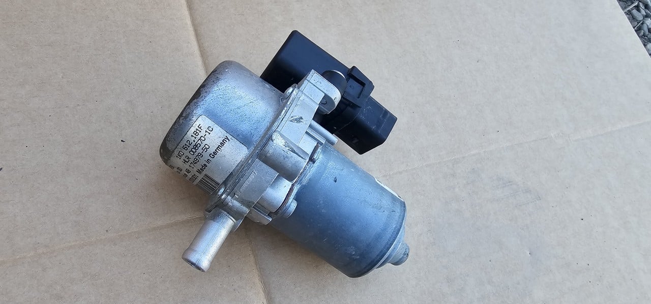 Pompa vacuum frână – defect, simptome și înlocuire
