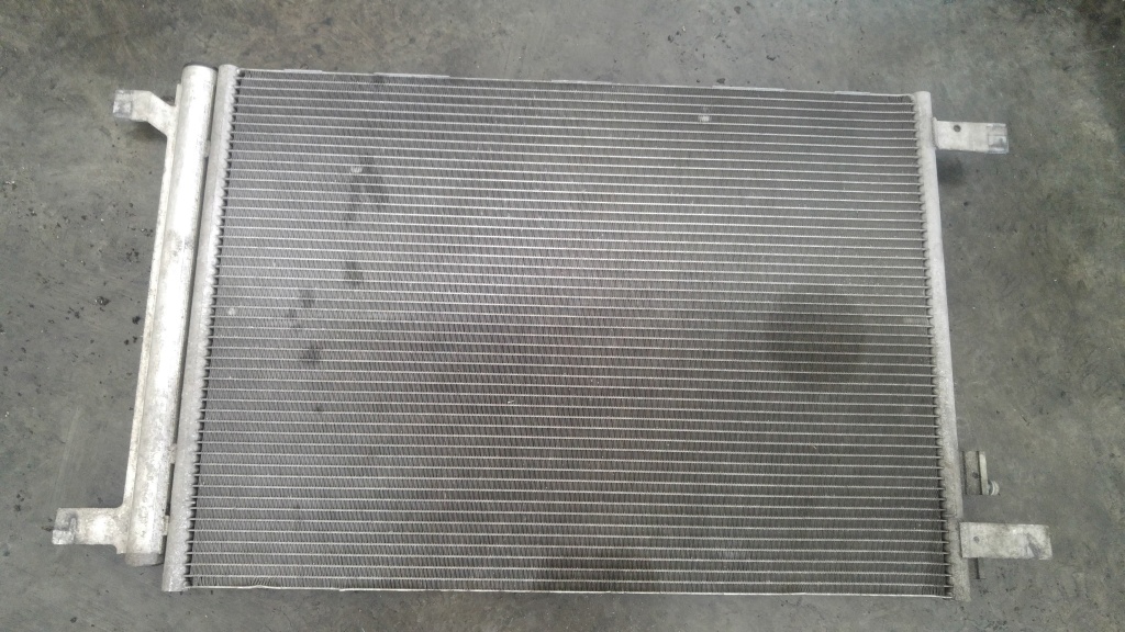 Radiator AC Mercedes – Condensator Clasa C/E/A: Prețuri, Simptome și Înlocuire
