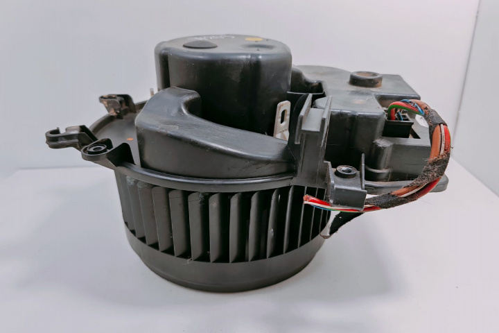 Ventilatorul Habitaclu VW Golf 5, 6 și 7 – Zgomote, Înlocuire și Prețuri