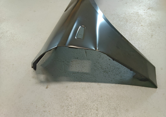 Aripa fata dreapta cu locas semnalizator potrivit MITSUBISHI LANCER VIII 01.08- Resigilat