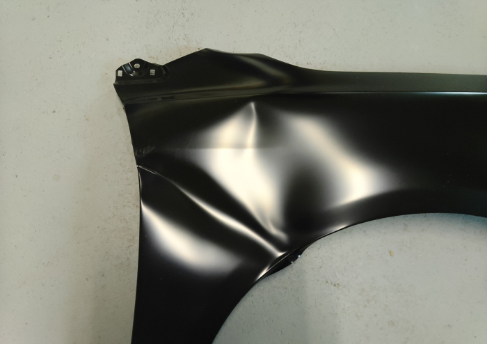 Aripa fata dreapta cu locas semnalizator potrivit TOYOTA AVENSIS 04.03-06.06 Resigilat