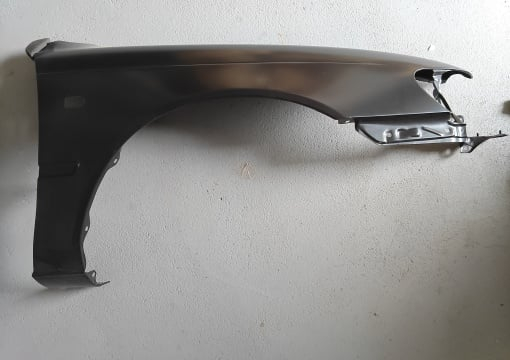 Aripa fata dreapta cu locas semnalizator potrivit TOYOTA COROLLA 05.92-04.97 Resigilat