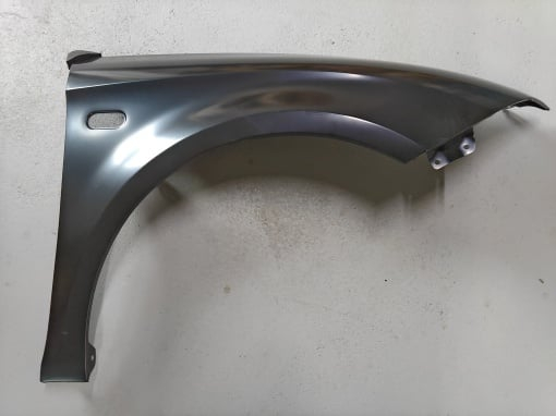 Aripa fata Stanga cu orificii potrivit SEAT LEON 05.05-09.12 Resigilat