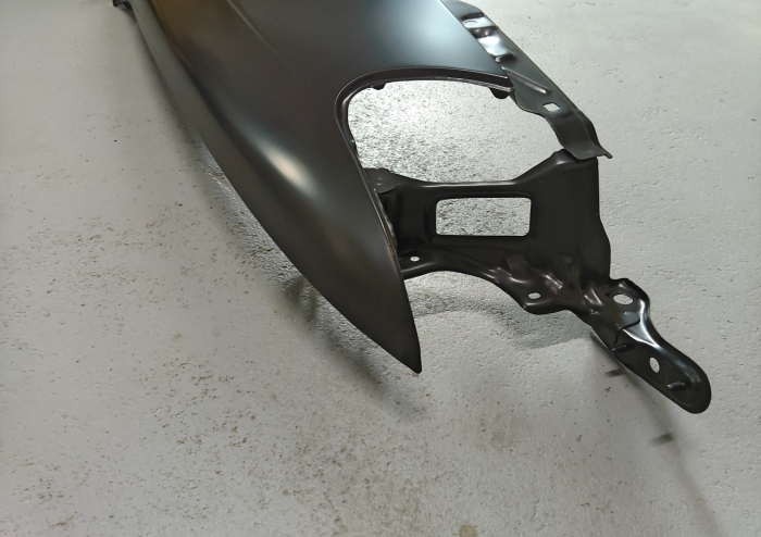 Aripa Stanga (cu orificiu semnalizator) potrivit TOYOTA COROLLA E10 05.92-04.97 Resigilat