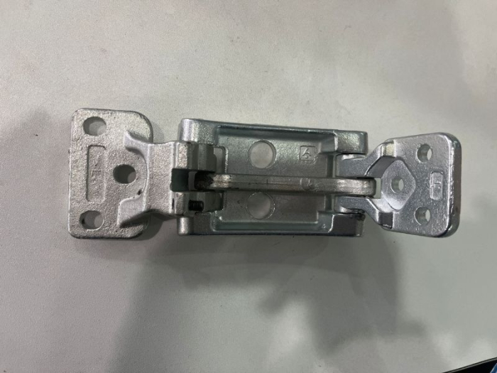 Balama usa spate stanga parte inferioara potrivit MERCEDES SPRINTER 906 06.06-06.18