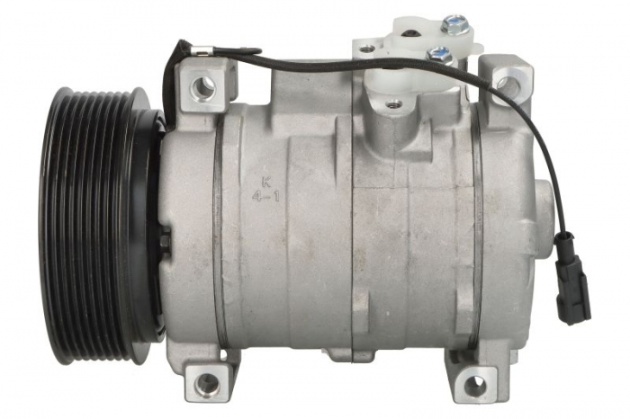 Compresor climatizare (R134a) potrivit FENDT 824 FAVORIT, 824 TURBO FAVORIT, 824 VARIO, 922 VARIO, 927 VARIO, 930 VARIO, 936 VARIO; CHALLENGER MT 645, MT 655, MT 665, MT 675E, MT 685E