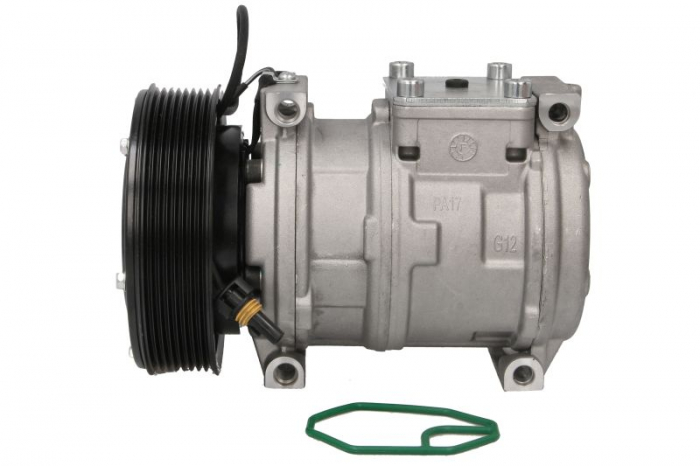 Compresor climatizare (R134a) potrivit JOHN DEERE 100, 110, 200, 210, 250, 300, 300D, 310, 310D, 315D, 320, 330, 350, 430, 400, 410D, 420, 450, 4700, 500, 510, 510D, 520, 530, 575, 5210, 5220
