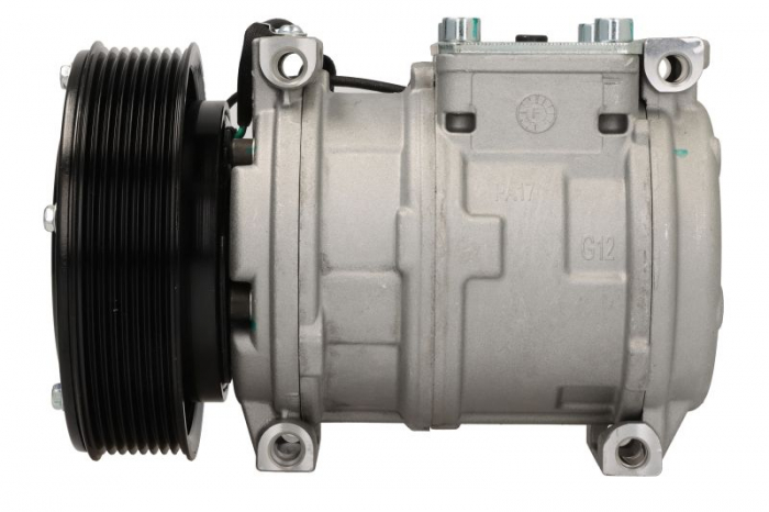 Compresor climatizare (R134a) potrivit JOHN DEERE 5210, 5310, 5410, 5510, 6100, 6200, 6300, 6400, 6403, 6506, 6600, 6603, 6800, 6900, 7600, 7610, 7700, 7710, 7720, 7800, 7810, 7820, 7830, 7920