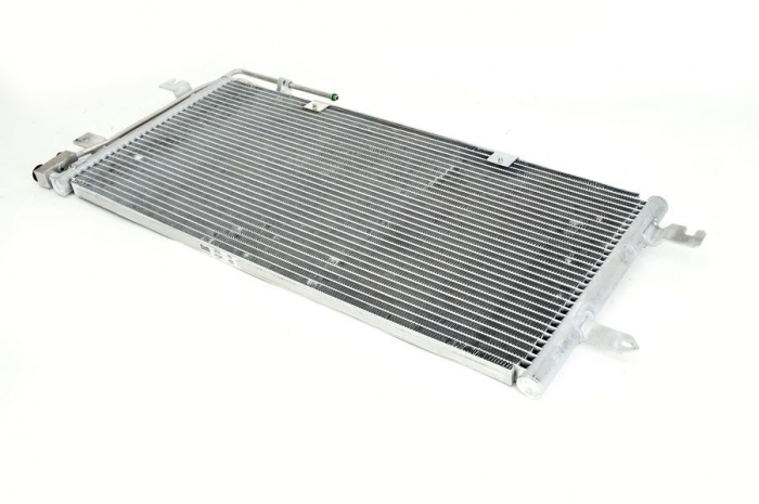 Condensator climatizare potrivit Volkswagen Transporter T4 (96-03): 2.5 TDI DM + / - 2.5 TDI DM / A + / - 2,8 şi VR6 M / A + / - 2.0 si M / A + / - 2.5 TDi DA + / - 2.5 şi M / A + / - 2.8 V6 şi A + /  [2]