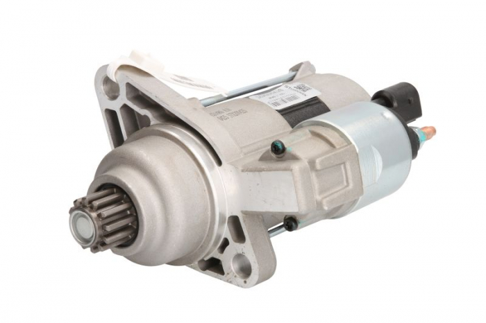 Electromotor (12V, 1,8kW) potrivit AUDI A3; SEAT ALTEA, ALTEA XL, LEON; SKODA FABIA II, OCTAVIA II, ROOMSTER; VW CADDY III, CADDY III MINIVAN, GOLF PLUS V, GOLF V, GOLF VI 1.6 1.6D 1.9D 08.03-